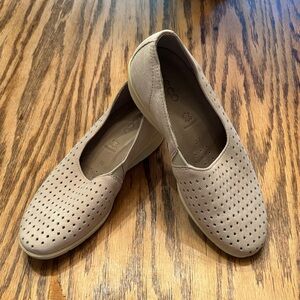 Ecco Women's Beige Perforated Loafers